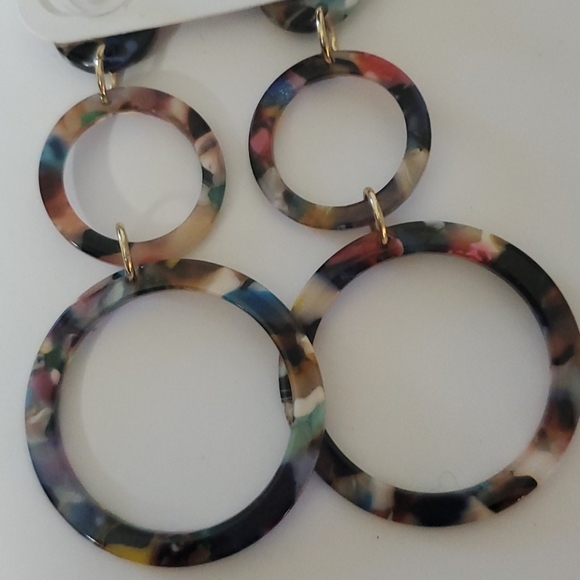 🆕️ Acrylic Circle Drop Earrings - Picture 6 of 7